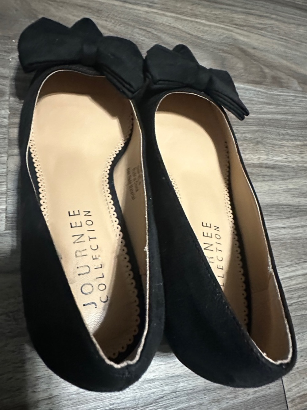 Journee Collection Black Bow Pointed Kitten Heels. - Picture 8 of 10